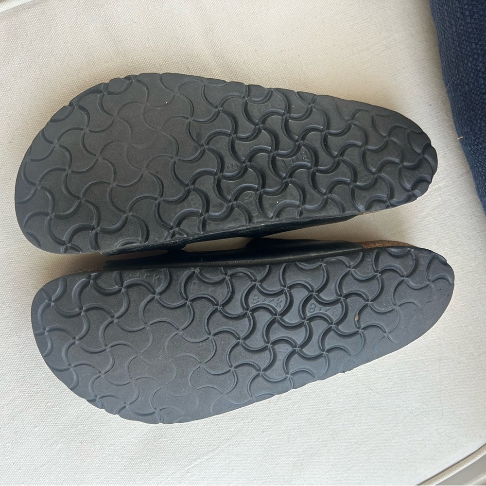 Well loved Florida Soft Footbed Birks with still a lot of life left in them🖤😌 - Picture 3 of 12